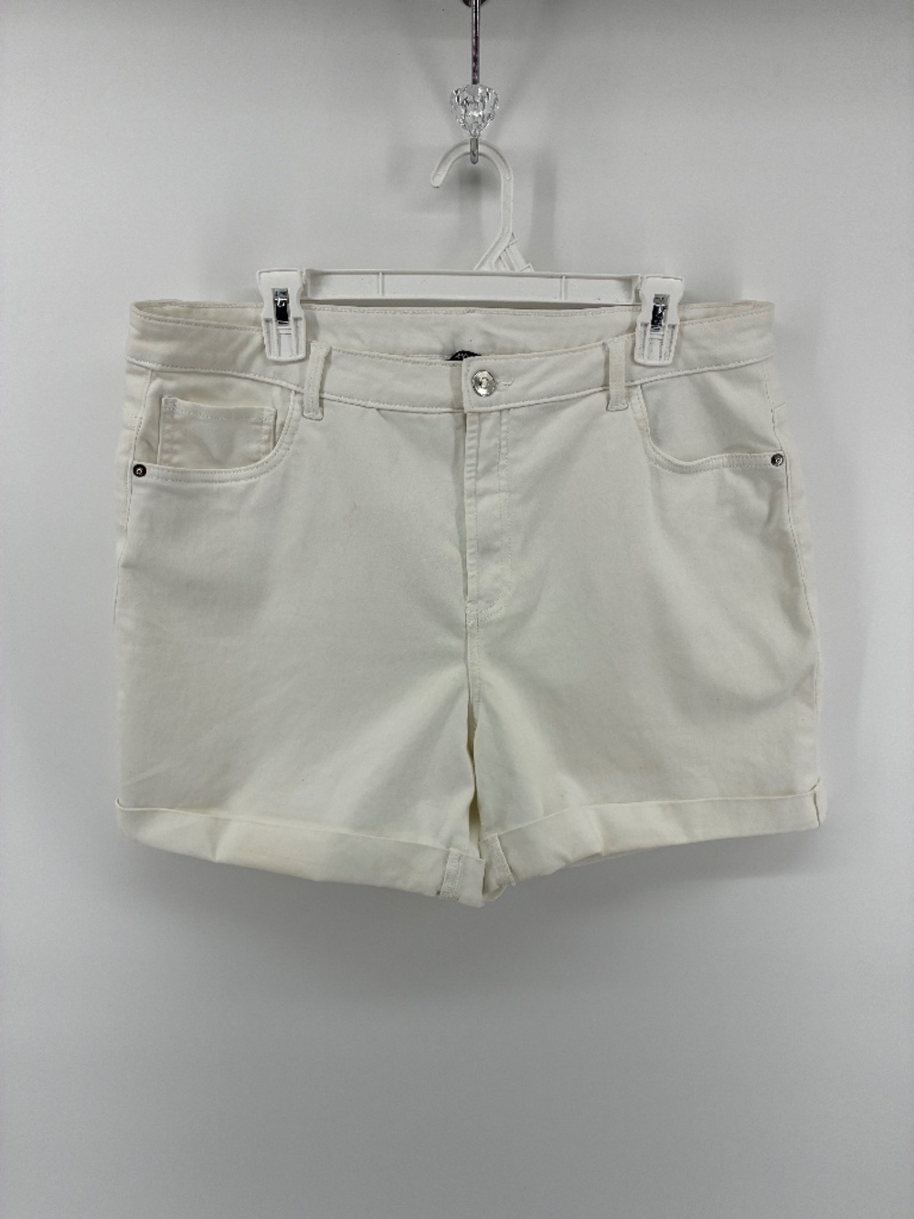 MASSIVE $10 SALE George White Stretchy Jegging Style Shorts